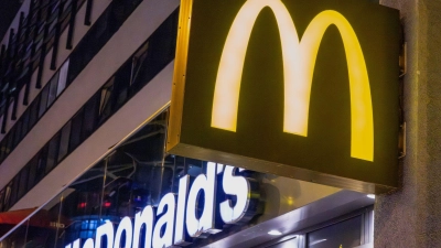 McDonald's nimmt den McRib aus dem Standardsortiment. Vielerorts ist er bereits nicht mehr verfügbar. (Foto: Soeren Stache/dpa)