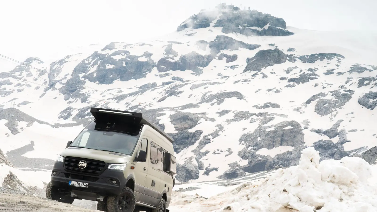 Will hoch hinaus: SAM the Van ist ein nachhaltiges Wohnmobil auf Basis des Mercedes Sprinter, das für Offroad-Abenteuer entwickelt wurde. (Foto: Craig Pusey/dpa-tmn)