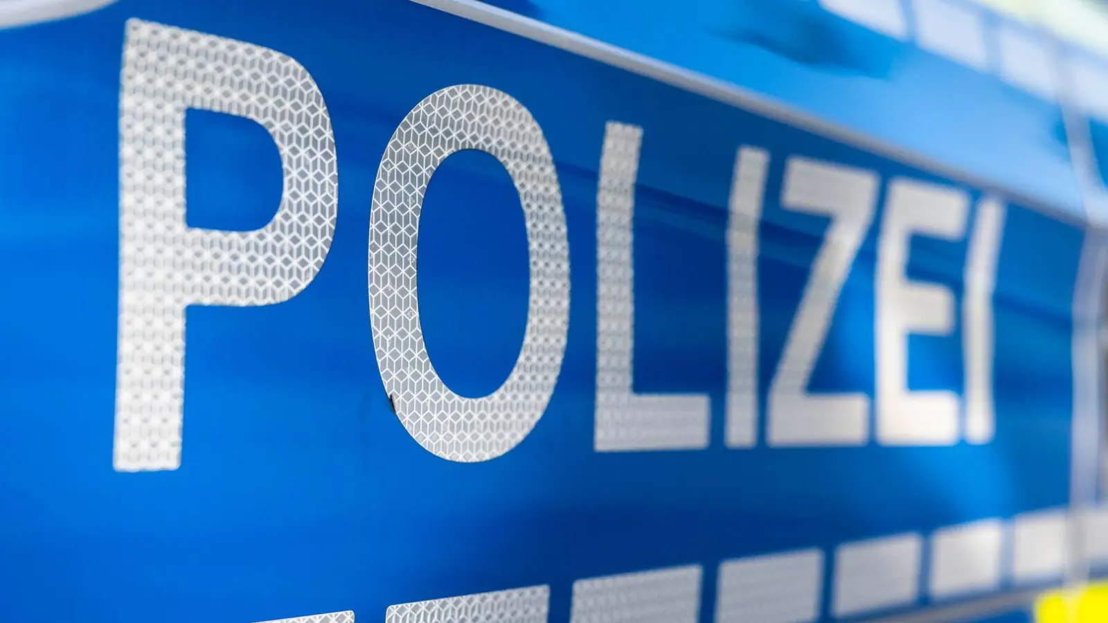 Die Polizei sucht nun nach Zeugen. (Symbolbild) (Foto: David Inderlied/dpa)