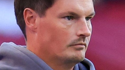 Daumen hoch: HSV-Cheftrainer Merlin Polzin kann derzeit mit seiner Mannschaft zufrieden sein. (Archivbild) (Foto: Jan Woitas/dpa)