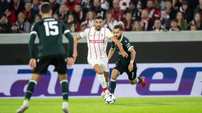 Goldenes Füßchen: Vincenzo Grifo (M) traf per Freistoß zum Freiburger 1:0. (Foto: Silas Stein/dpa)