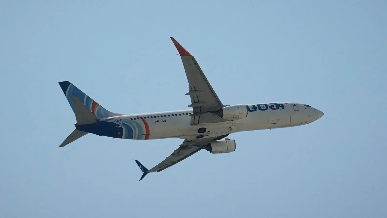 Zu dem Vorfall mit einer Flydubai-Maschine sind noch etliche Fragen offen. (Illustration) (Foto: Uncredited/AP/dpa)