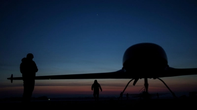 Die Ukraine greift in ihrem Abwehrkampf gegen Moskaus Angriffskrieg immer wieder russische Ziele mit eigenen Drohnen an. (Archivbild) (Foto: Evgeniy Maloletka/AP/dpa)