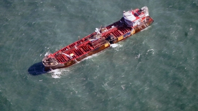 An der Backbordseite der „Stena Immaculate“ klaffte nach dem Zusammenprall ein großes Loch. (Archivfoto) (Foto: Danny Lawson/PA Wire/dpa)