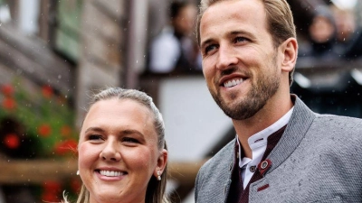 Harry Kane präsentierte sich mit seiner Frau Katie Goodland in bester Wiesn-Stimmung. (Foto: Matthias Balk/dpa)