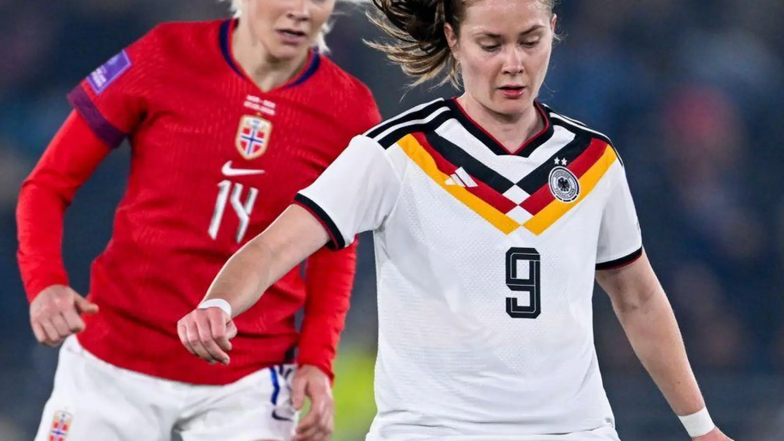 Oft einen Schritt schneller: Sjoeke Nüsken und die deutschen Fußballerinnen. (Foto: Carina Johansen/NTB/dpa)