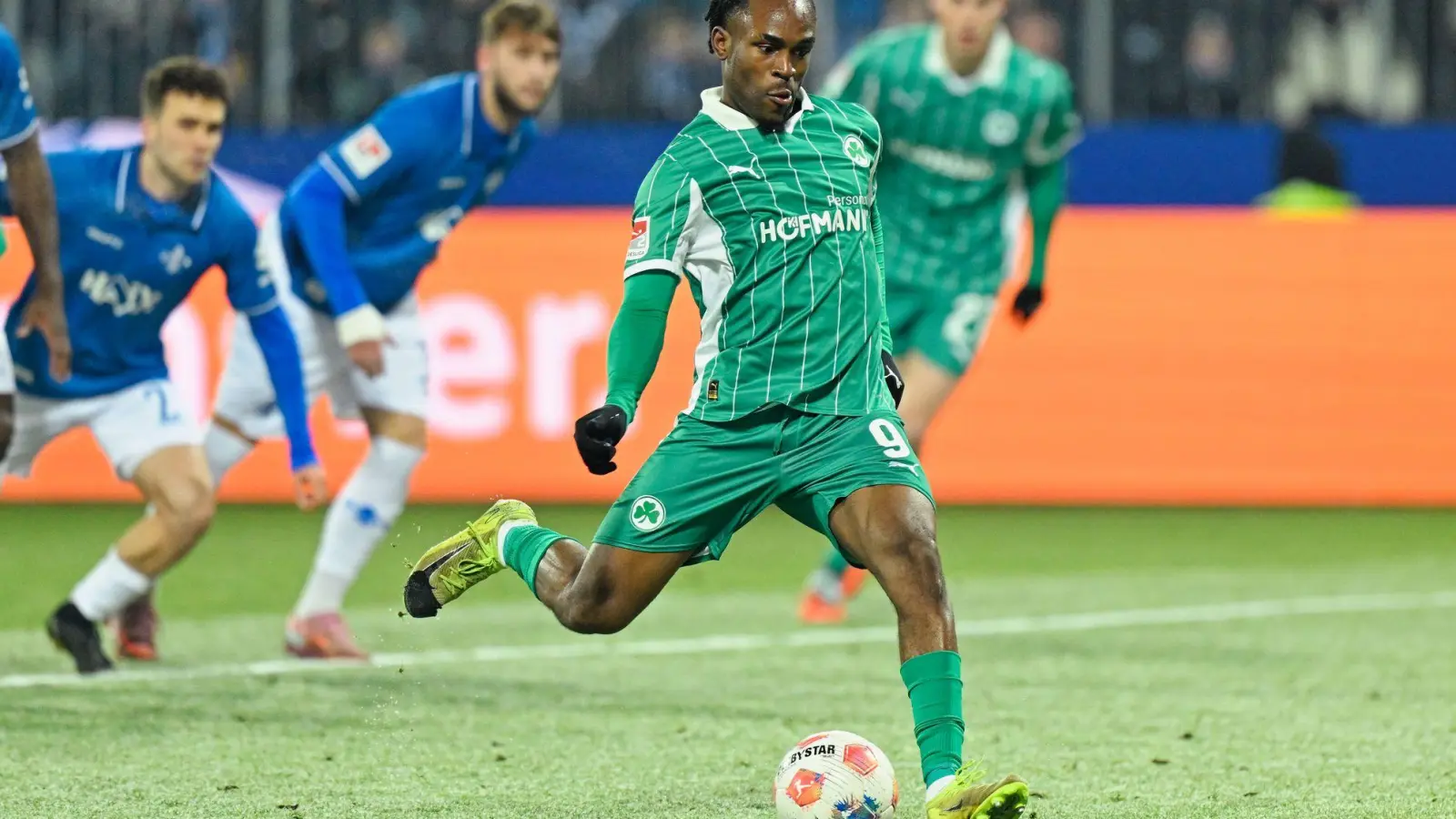Noah Futkeus Doppelpack konnte keinen Sieg der Fürther einläuten. (Foto: Uwe Anspach/dpa)