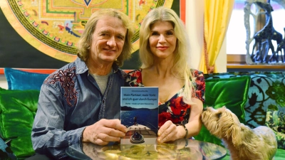 Zwei Jahre haben sie gebraucht: In ihrem Buch „Mein Partner, mein Yorki und ich quer durch Europa“ erzählen Katharina Korda und Peter Diller von ihrer Reise von Berlin bis zur griechischen Insel Ithaka. (Foto: Irmeli Pohl)