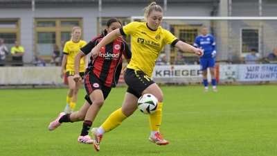 Eva Wiesinger (hier gegen Eintracht Frankfurt U19) war schon 2018 dabei, als Weinberg mal im DFB-Pokal gegen den damaligen Bundesligisten SC Sand spielte. Jetzt geht es nur gegen die Zweite. (Foto: Martin Rügner)