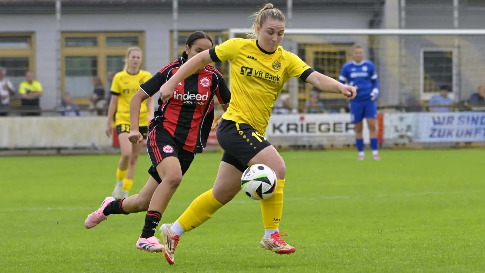 Eva Wiesinger (hier gegen Eintracht Frankfurt U19) war schon 2018 dabei, als Weinberg mal im DFB-Pokal gegen den damaligen Bundesligisten SC Sand spielte. Jetzt geht es nur gegen die Zweite. (Foto: Martin Rügner)