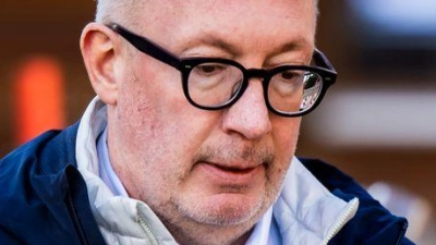 Steht nun auch im Visier der Ermittler: Crans-Montanas Bürgermeister Nicolas Féroud. (Archivbild) (Foto: Jean-Christophe Bott/KEYSTONE/dpa)