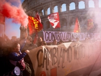 Streik in Italien: Auch in Rom wird gegen die Haushaltspläne der Meloni-Regierung demonstriert.  (Foto: Marco Di Gianvito/ZUMA Press Wire/dpa)