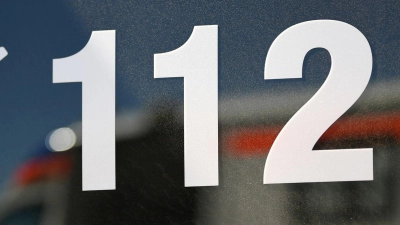 Der 44-Jährige wird zur weiteren Behandlung in ein Krankenhaus gebracht. (Symbolbild) (Foto: Patrick Seeger/dpa)