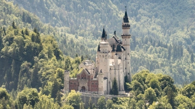 Schloss Neuschwanstein im Allgäu ist das bekannteste der vier Schlösser von Ludwig II. (Archivbild) (Foto: Frank Rumpenhorst/dpa)