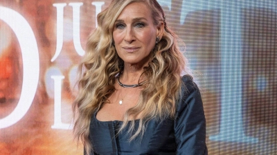 Sarah Jessica Parker im Mai in New York bei einer Premiere zur dritten Staffel der Serie „And Just Like That...“. (Foto: Lev Radin/ZUMA Press Wire/dpa)