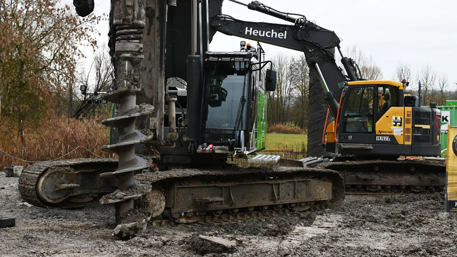Die Bauarbeiten am Kasernendamm laufen bereits.  (Foto: Luca Paul)