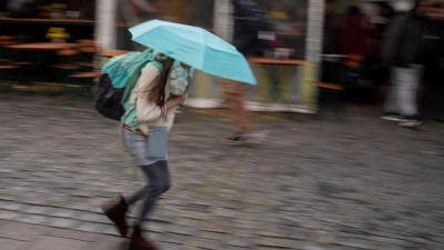 Am Wochenende bleibt es windig in Bayern. (Symbolbild) (Foto: Peter Kneffel/dpa)
