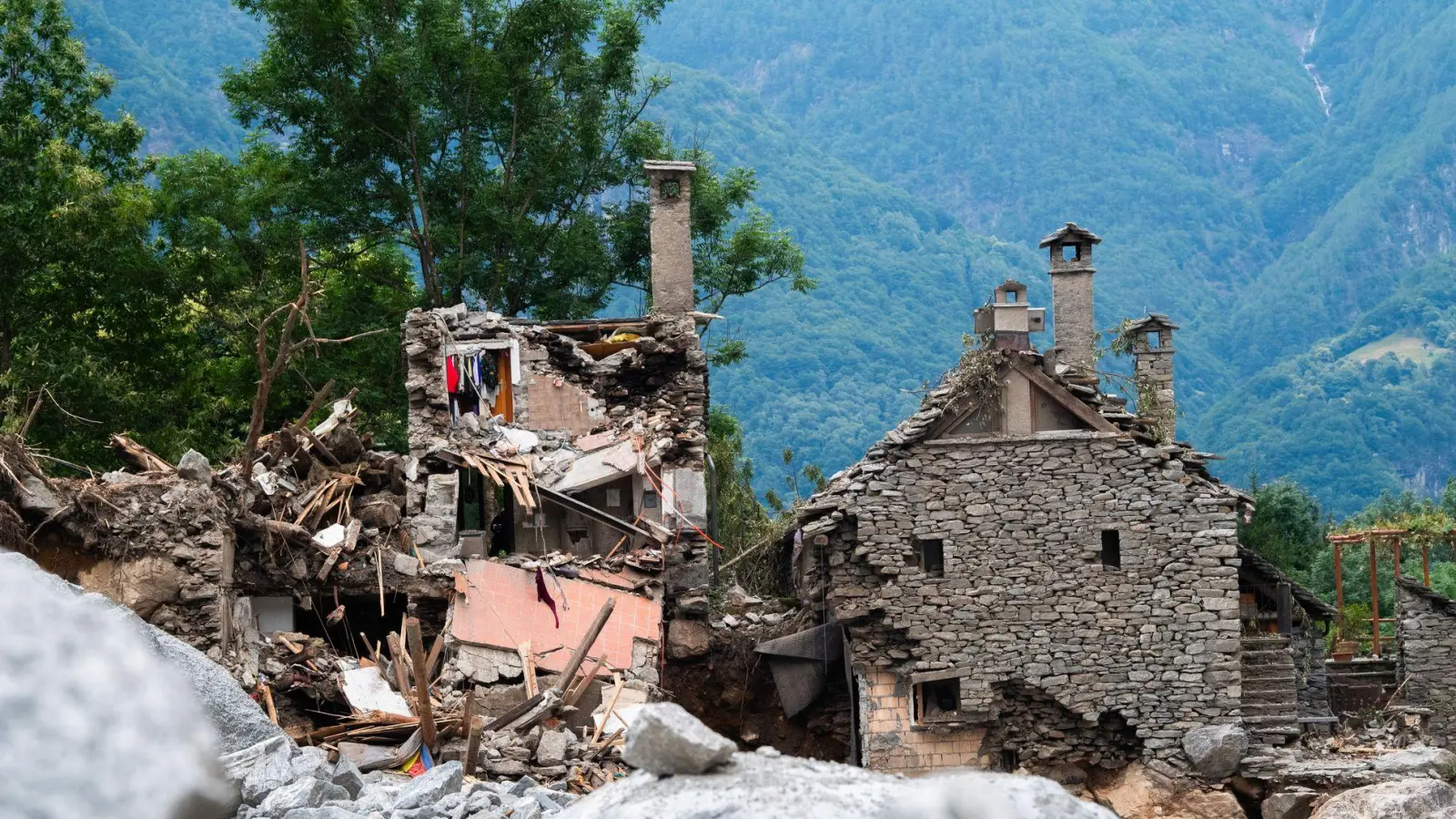 Ein Unwetter am vergangenen Wochenende hat im Bavonatal schwere Schäden angerichtet. (Archivbild) (Foto: Samuel Golay/KEYSTONE/TI-PRESS/dpa)