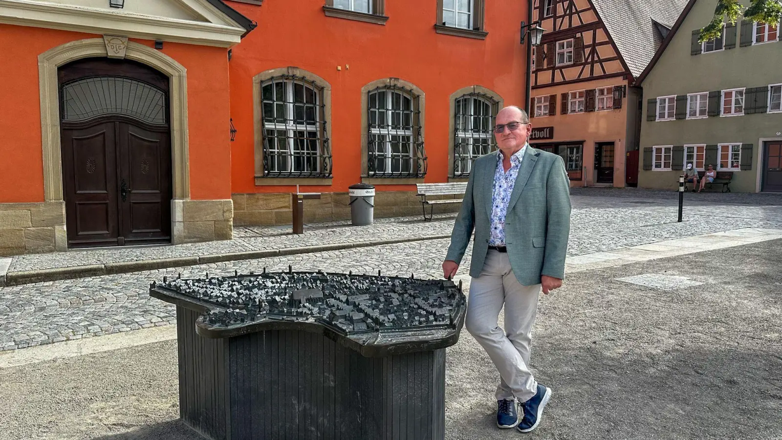 Walter Wegert war fast ein halbes Jahrhundert mit den Finanzen der Stadt Dinkelsbühl befasst. Jetzt wechselt er in den Ruhestand. (Foto: Martina Haas)