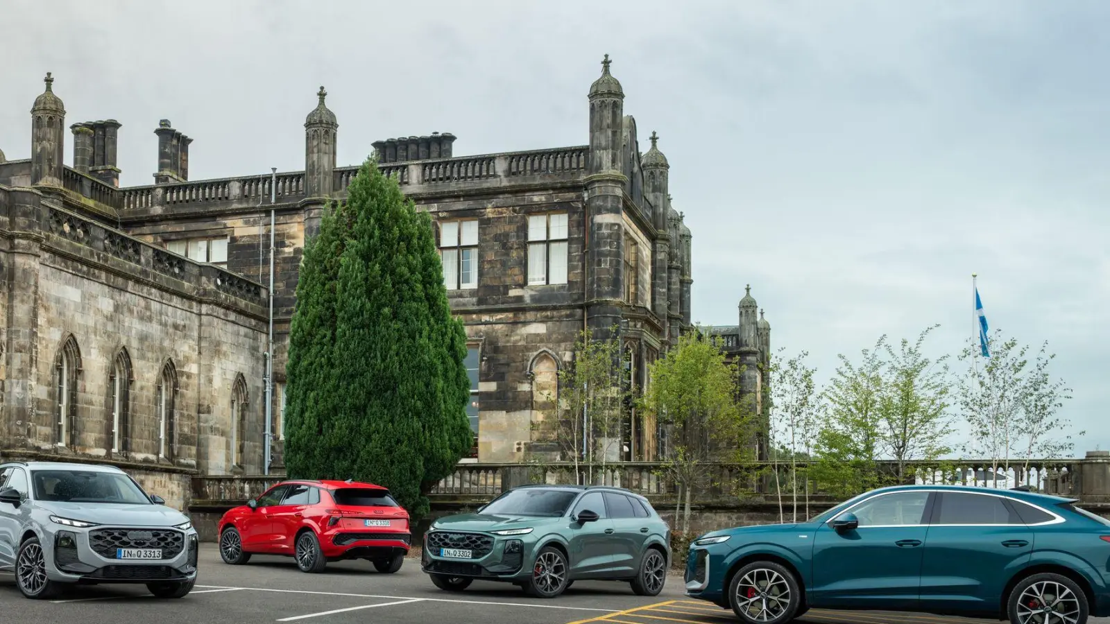 Zwei Varianten: Der neue Audi Q3 kommt als klassisches Steilheck und als eleganter Sportback auf den Markt. (Foto: Audi AG/dpa-tmn)
