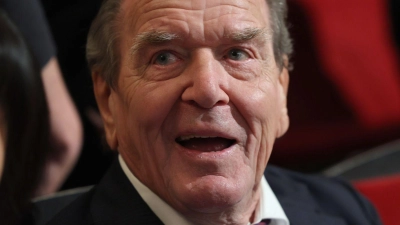 Ex-Kanzler Gerhard Schröder wird im Untersuchungsausschuss des Schweriner Landtags zur Erdgasleitung Nord Stream 2 als Zeuge befragt. (Archivbild) (Foto: Jens Büttner/dpa POOL/dpa)