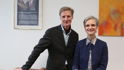 Präsentieren einen anrührenden Vortrag und ergreifende Klänge: Hartmut Scheyhing und Claudia Dölker.  (Foto: Martina Kramer)