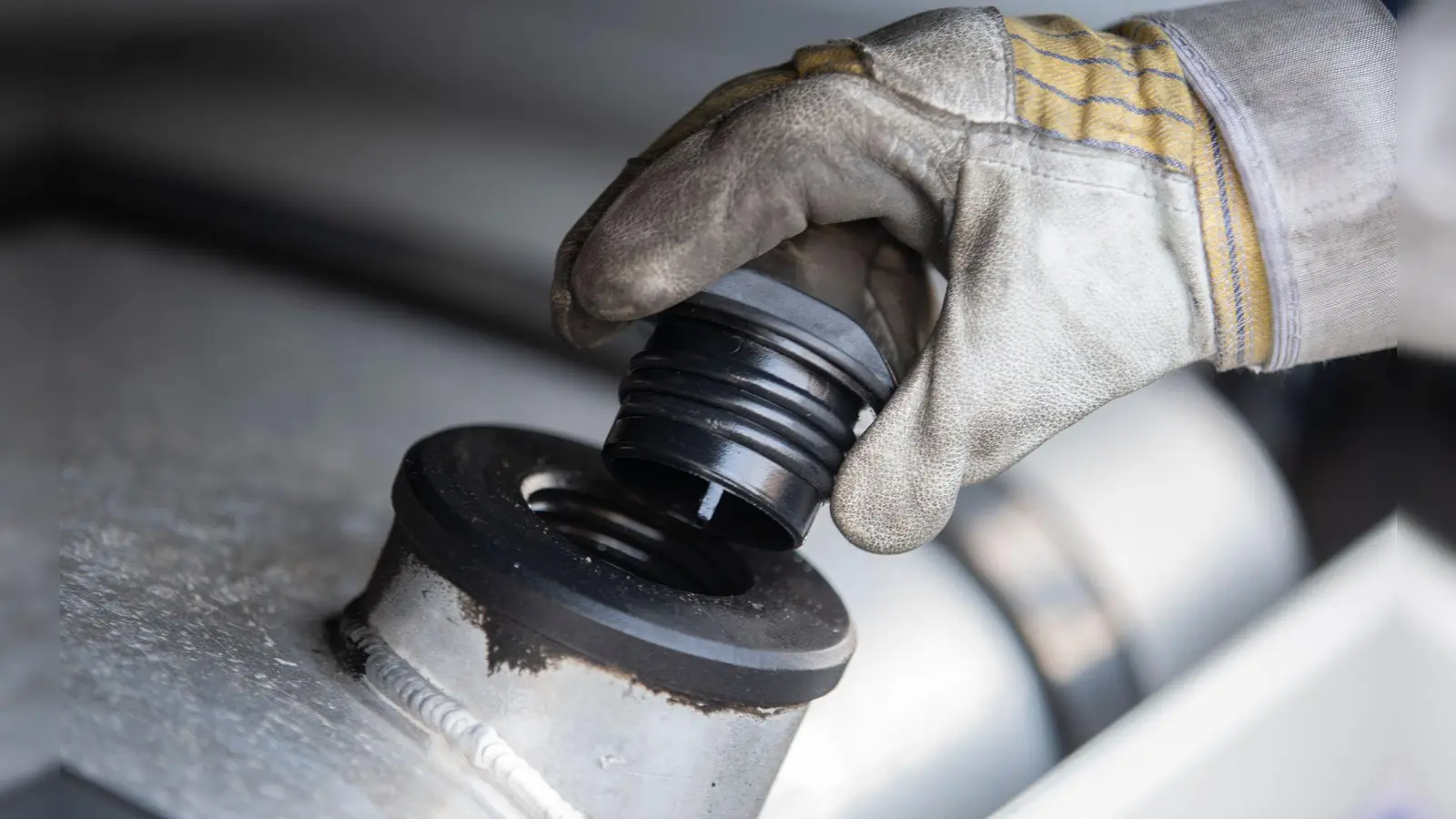Für die Polizei sind Benzindiebstähle keine Einzelfälle mehr. (Symbolbild) (Foto: Thomas Banneyer/dpa)