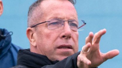 1860-Trainer Markus Kauczinski muss gegen Cottbus auf Abwehrchef Raphael Schifferl verzichten. (Archivfoto) (Foto: Peter Kneffel/dpa)