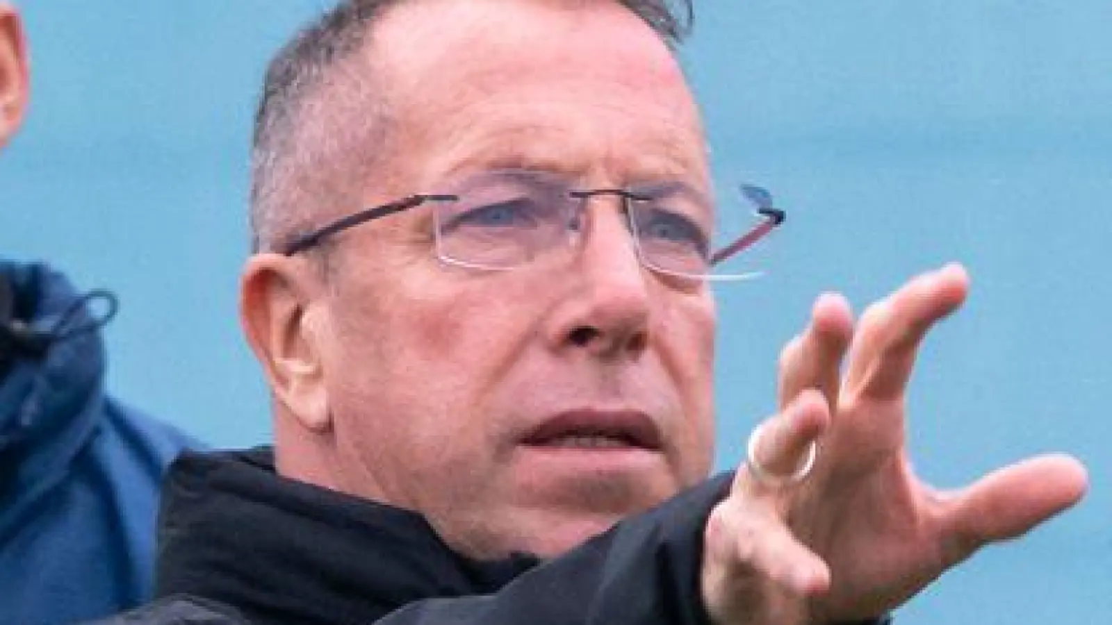 1860-Trainer Markus Kauczinski muss gegen Cottbus auf Abwehrchef Raphael Schifferl verzichten. (Archivfoto) (Foto: Peter Kneffel/dpa)