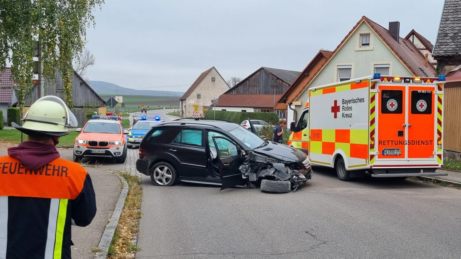 Das Auto wurde schwer beschädigt wieder auf die Bundesstraße geschleudert. (Foto: Rainer Weiskirchen)