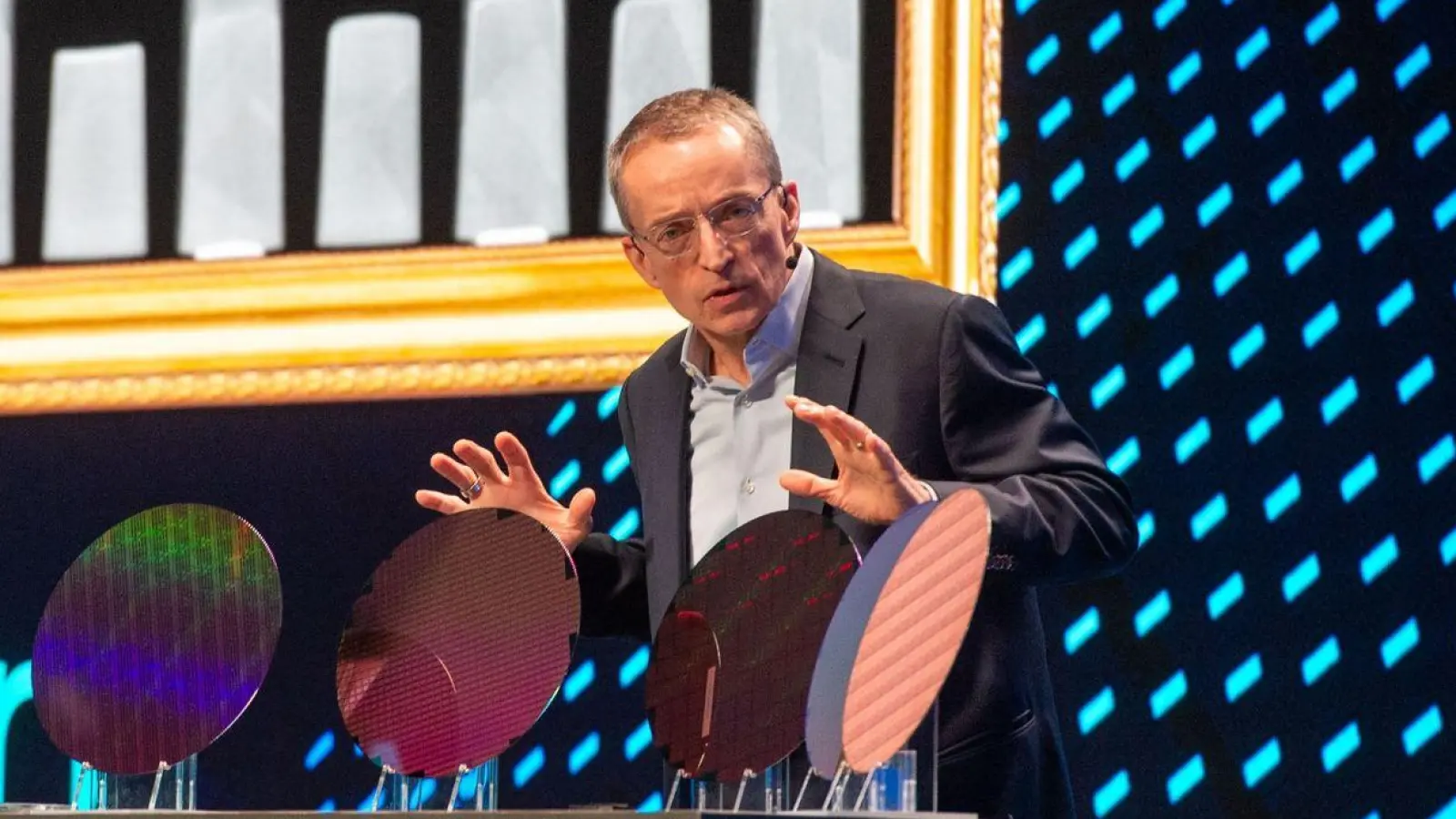 Aktuell liegen rund 80 Prozent der weltweiten Halbleiter-Produktion in Asien und 20 Prozent im Westen. Intel-Chef Pat Gelsinger will binnen zehn Jahren auf jeweils 50 Prozent zu kommen. (Foto: Andrej Sokolow/dpa)