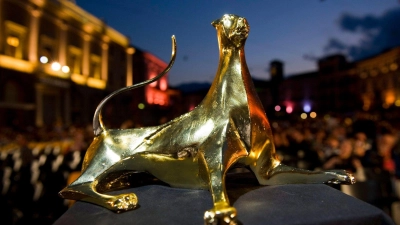 Wer bekommt ihn? Der Goldene Leopard ist der Hauptpreis des Internationalen Filmfestivals in Locarno.  (Foto: Jean-Christophe Bott/Keystone/dpa)