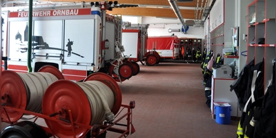 Hier sollen sich die Feuerwehrmänner der Stadt Ornbau auch in Zukunft umziehen. (Foto: Jonas Volland)