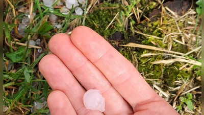 Wegen des Unwetters am Wochenende hagelte es am Sonntagnachmittag große Körner in Neuendettelsau und Umgebung. (Foto: Antonia Müller)