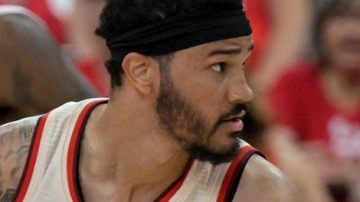 Nick Weiler-Babb (l.) und die Bayern-Basketballer stehen im Playoff-Halbfinale. (Foto: Peter Kneffel/dpa)