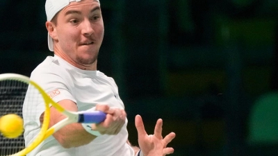 Jan-Lennard Struff verliert sein Auftaktmatch in Bologna.  (Foto: Luca Bruno/AP/dpa)