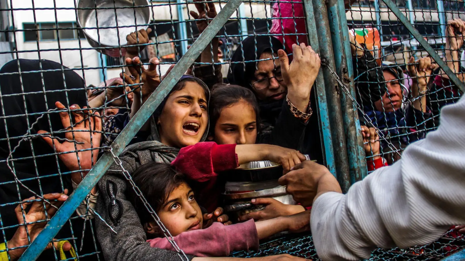 International anerkannte Experten für Ernährungssicherheit schlagen mit Blick auf den Norden des Gazastreifens Alarm. Schon im Frühjahr, als dieses Bild entstand, war die humanitäre Lage schwierig. (Archivbild) (Foto: Mahmoud Issa/dpa)