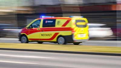 Der Pilot wurde nach der Bruchlandung ins Krankenhaus gebracht. (Symbolbild) (Foto: Robert Michael/dpa)