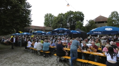 Zahlreiche Besucherinnen und Besucher fanden am Wochenende den Weg in den Innenhof der Festung. (Foto: Calotta Halbrock)