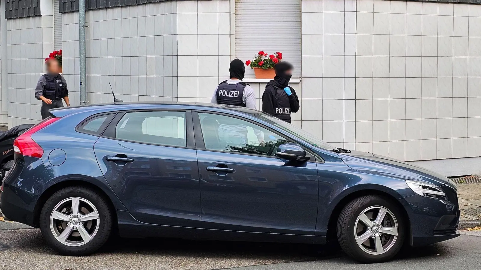 Bei eine Anti-Terror-Razzia in Essen wurde ein 27-Jähriger festgenommen. (Foto: Markus Gayk/dpa)