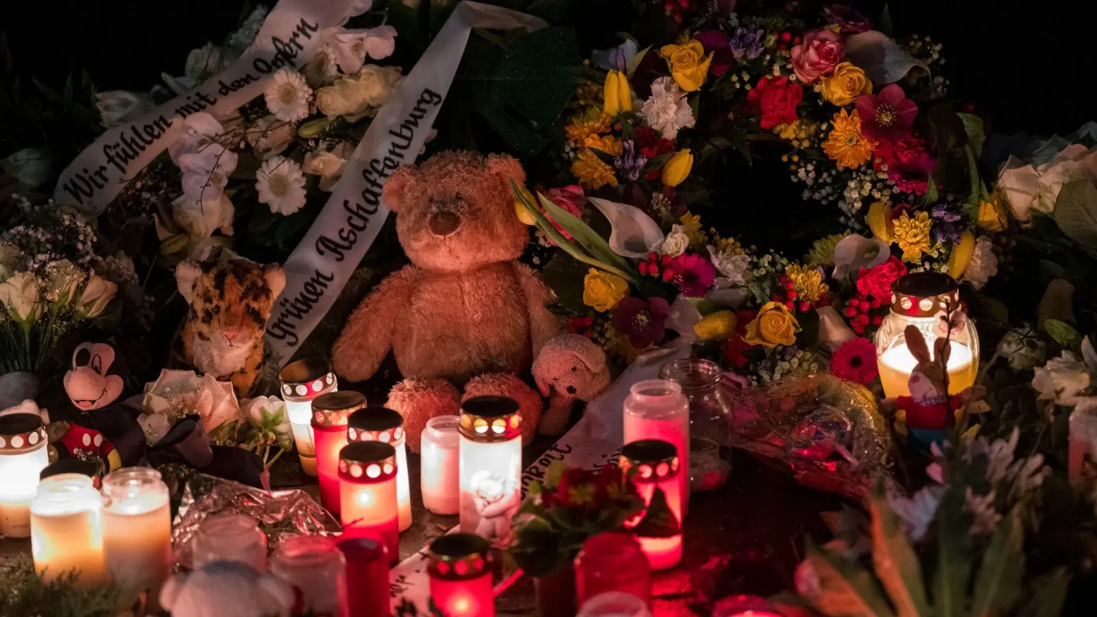 Nach der tödlichen Messerattacke in Aschaffenburg haben viele Menschen für die Opfer gespendet. (Archivbild) (Foto: Daniel Vogl/dpa)