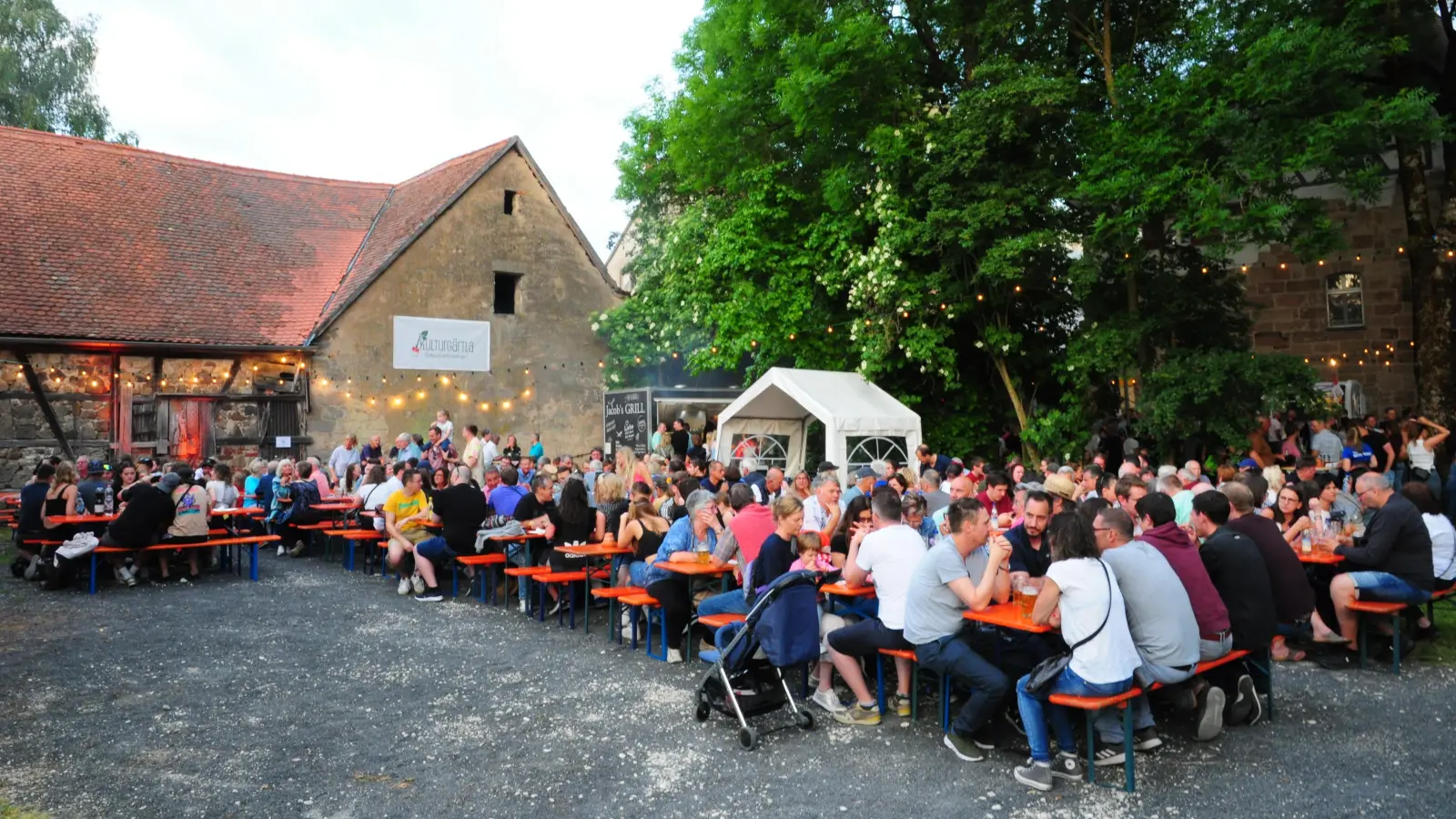 Bieranstich, Livemusik und ordentlich Trubel: Das sind die Impressionen unserer Reporter vom Ansbacher Altstadtfest 2023. (Foto: Jonas Volland)