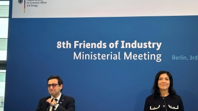 Reiche betont die Bedeutung der Industrie   (Foto: Andreas Hoenig/dpa)