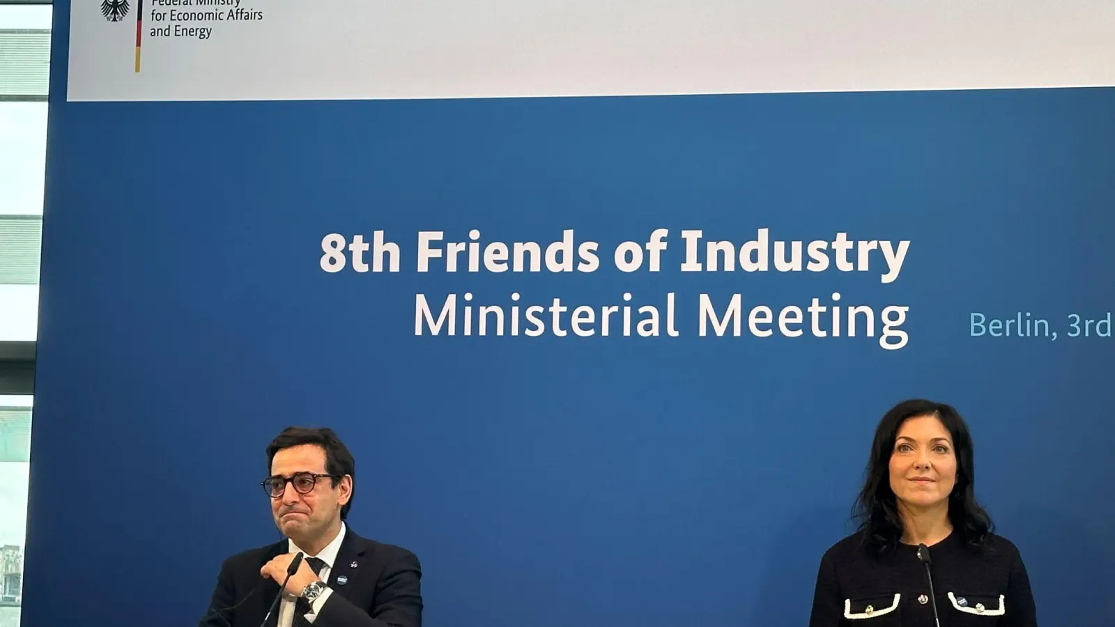 Reiche betont die Bedeutung der Industrie   (Foto: Andreas Hoenig/dpa)