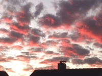 Wolken wie rosarote Wattebäusche - gesehen in Rothenburg (Foto: Sandra Rheker)