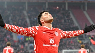 Amiri macht mit seinem Treffer alles klar.  (Foto: Torsten Silz/dpa)