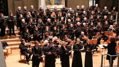 Gelang stimmungsvolle Aufführung: der Ansbacher Kantorei, dem Ansbacher Kammerorchester und den Solisten unter der Leitung von Stefanie Hruschka-Kumpf beim Weihnachtsoratorium von Camille Saint-Saëns. (Foto: Martina Kramer)