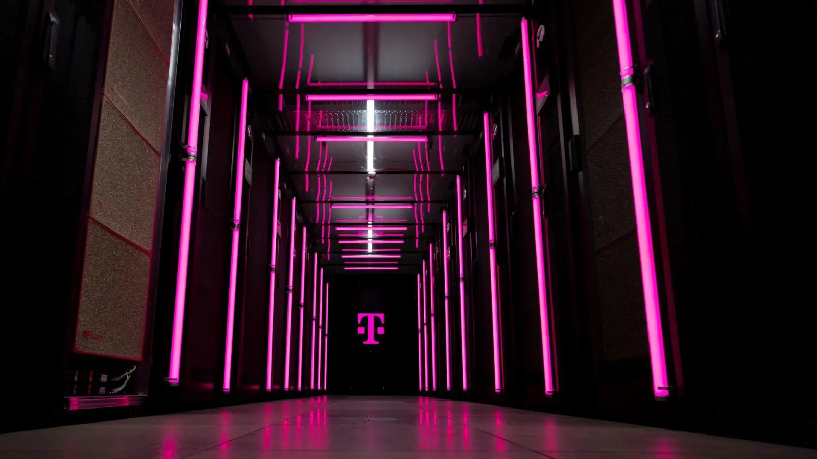 In München wurde kürzlich eine KI-Fabrik eröffnet, nun ist eine weitere im Allgäu geplant. (Symbolbild) (Foto: Sven Hoppe/dpa)