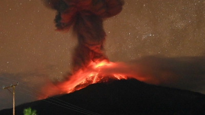 Der Lewotobi Laki-Laki ist seit Monaten immer wieder aktiv.  (Foto: Geological Agency/dpa)