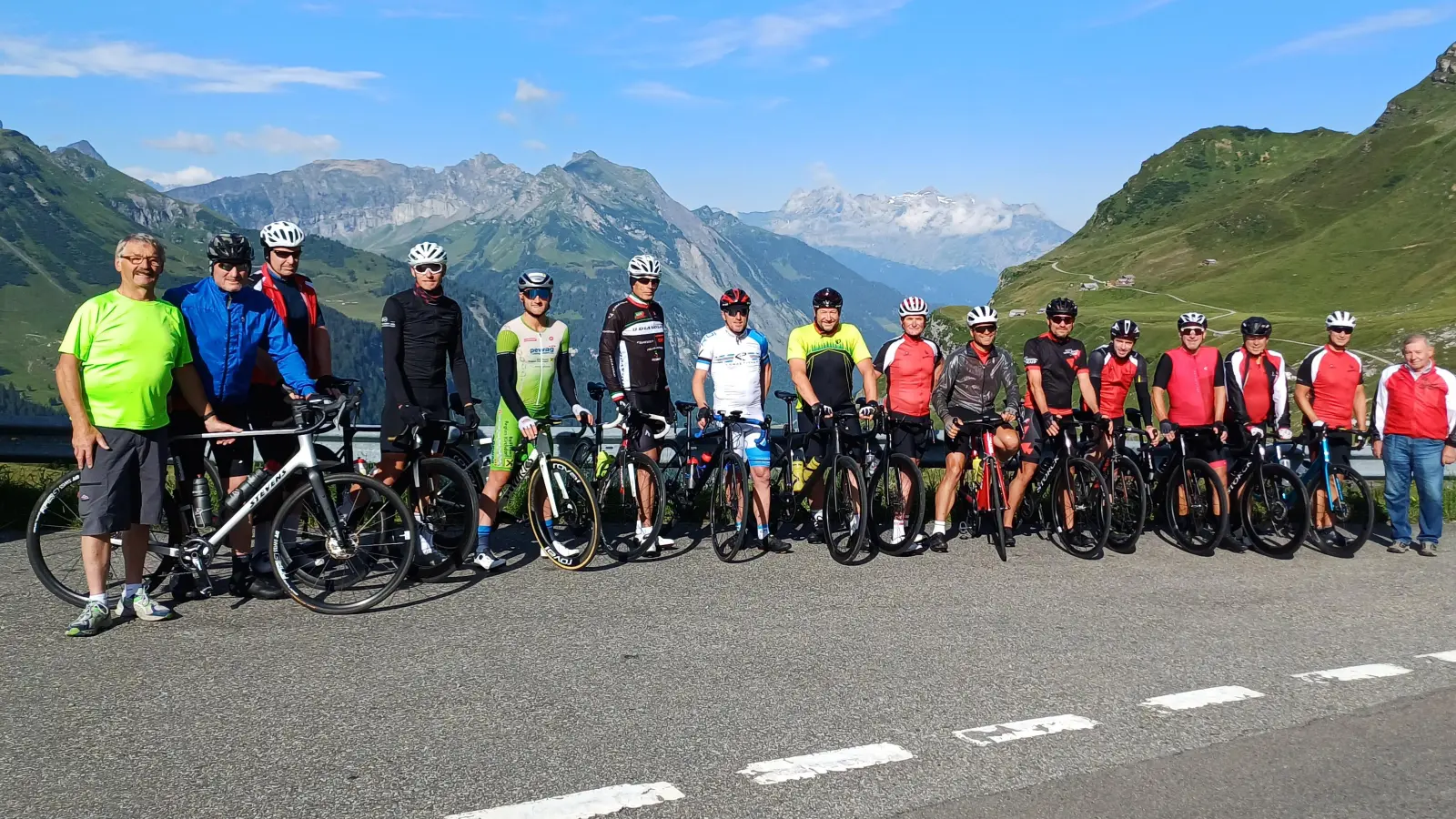 Tausende Höhenmeter legten die Teilnehmer der diesjährigen Tour in den Schweizer Bergen zurück. (Foto: Johann  Rieger)